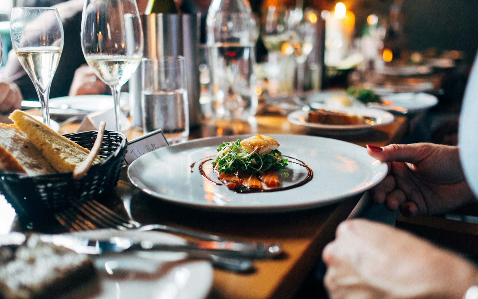 Tavola imbandita del ristorante