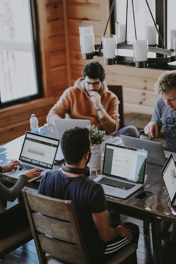 Professionisti al lavoro, guida ai diritti dei lavoratori dipendenti