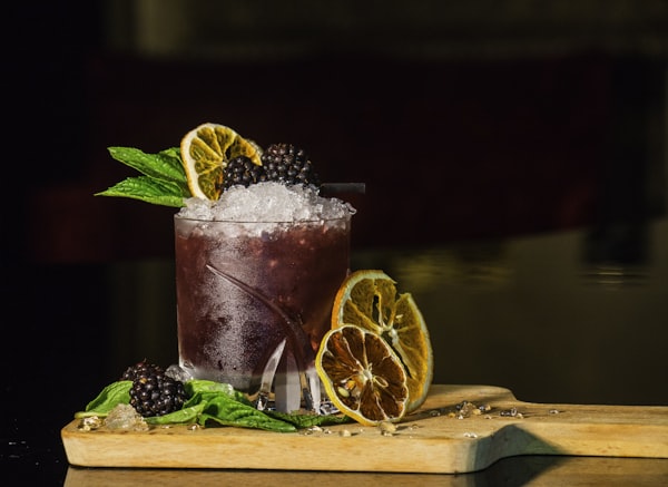 Cocktail class con partecipanti al bancone
