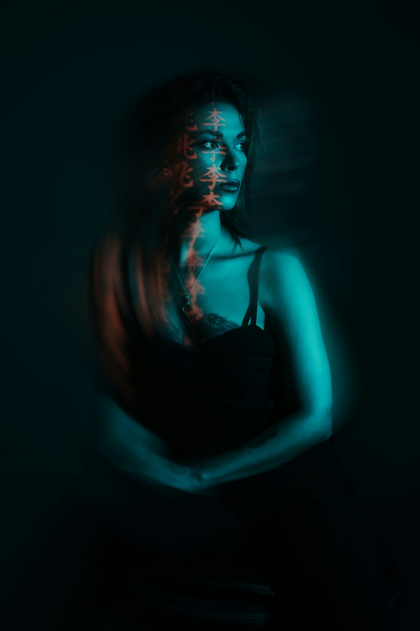 Ritratto fotografico visionario con luce concettuale — Marco Visuals Milano