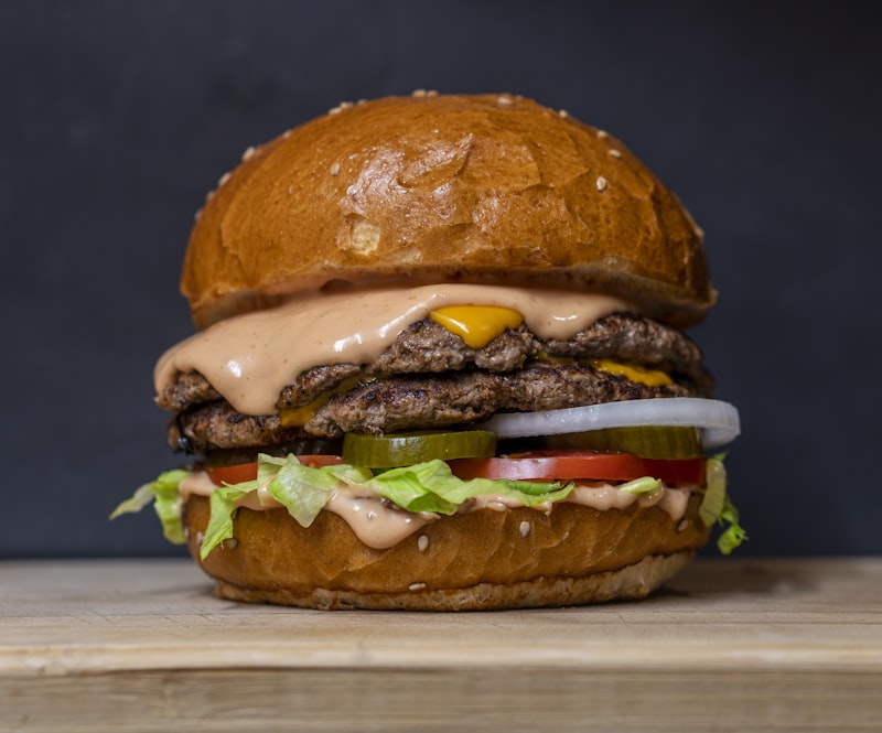 Il Classico della Casa - hamburger con ingredienti tradizionali