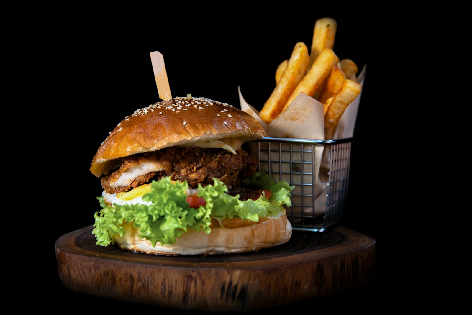 Hamburger artigianale con ingredienti freschi