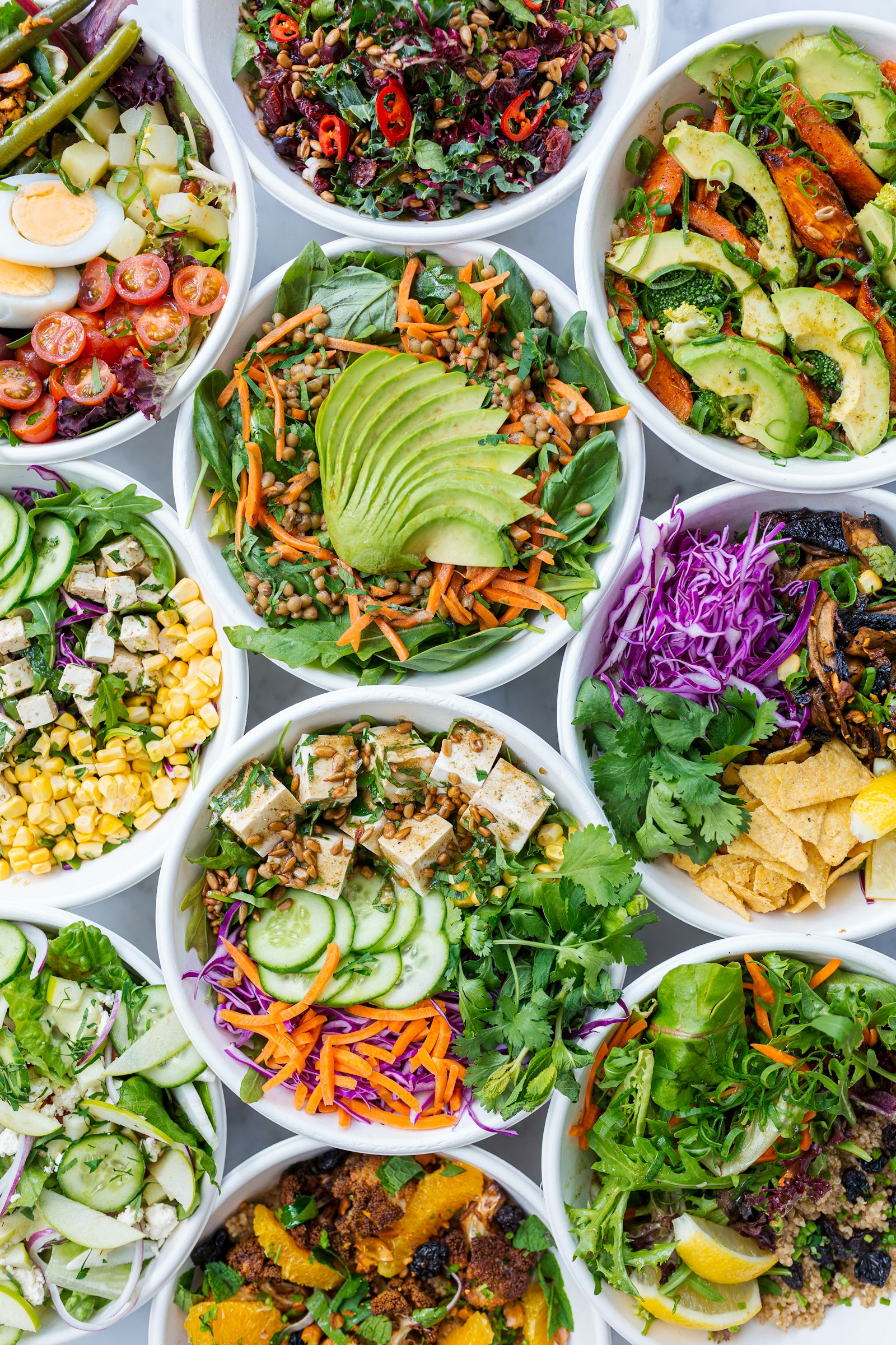 Bowl colorata con verdure fresche