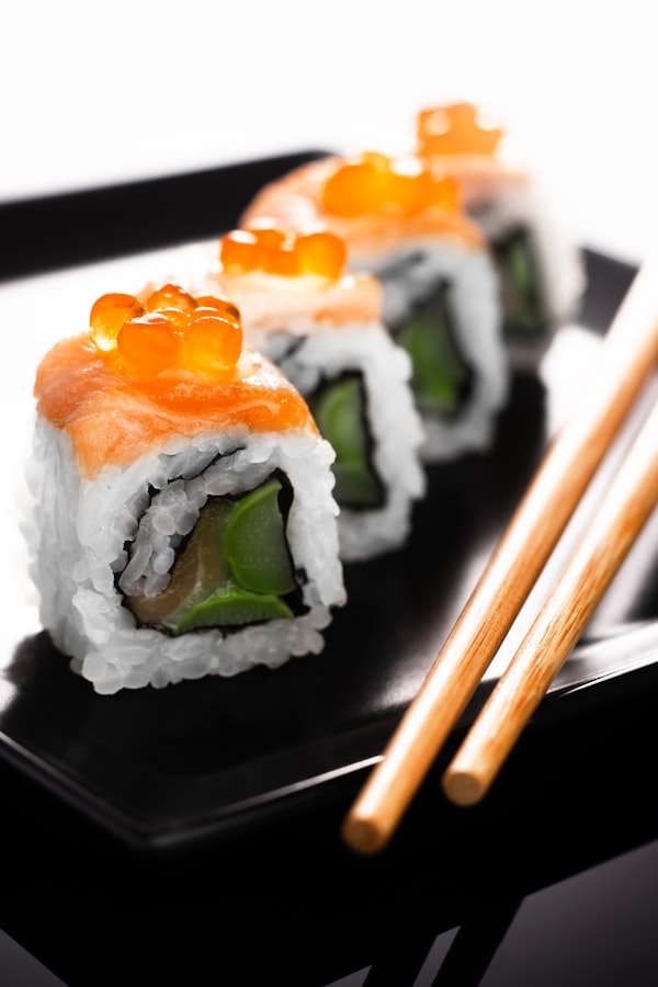 Piatto di sashimi misto con pesce fresco